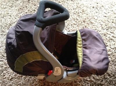 Baby Trend  Seat Stroller on Baby Trend Sit N Stand Double Stroller Plus Free Car Seat  Green Tea