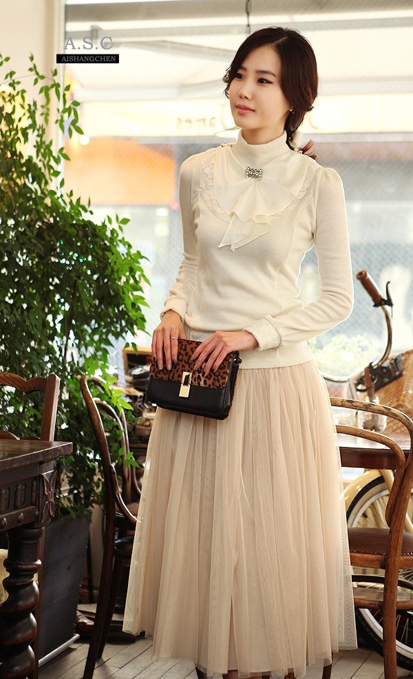 long cream skirt outfit