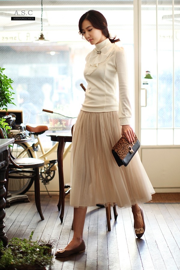 long cream skirt outfit