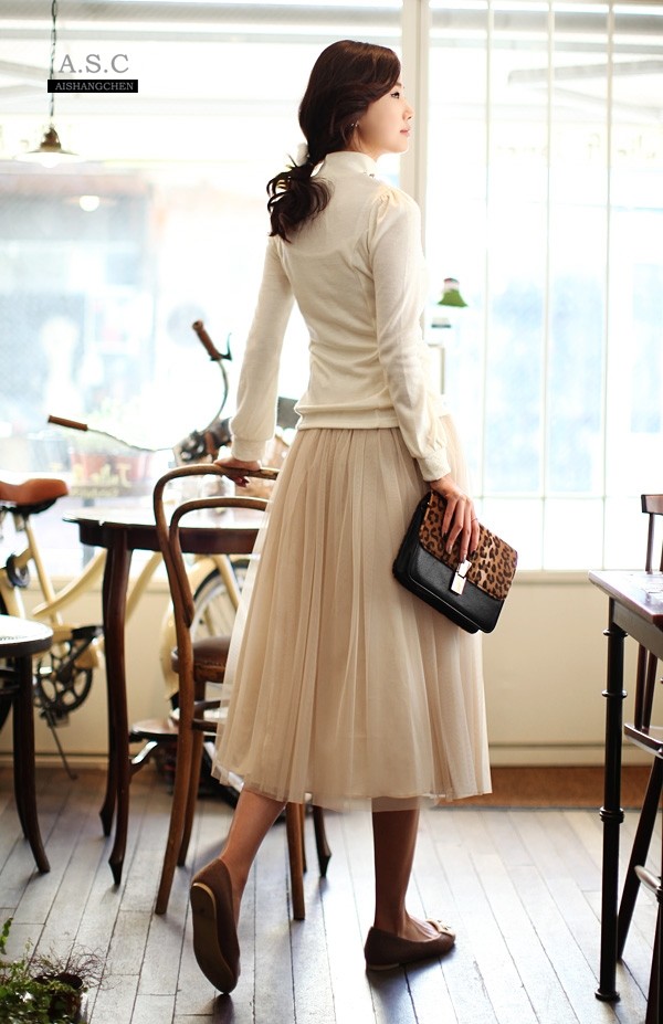 long cream skirt outfit