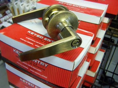 Lever handle keyed entry antique brass finish lockset