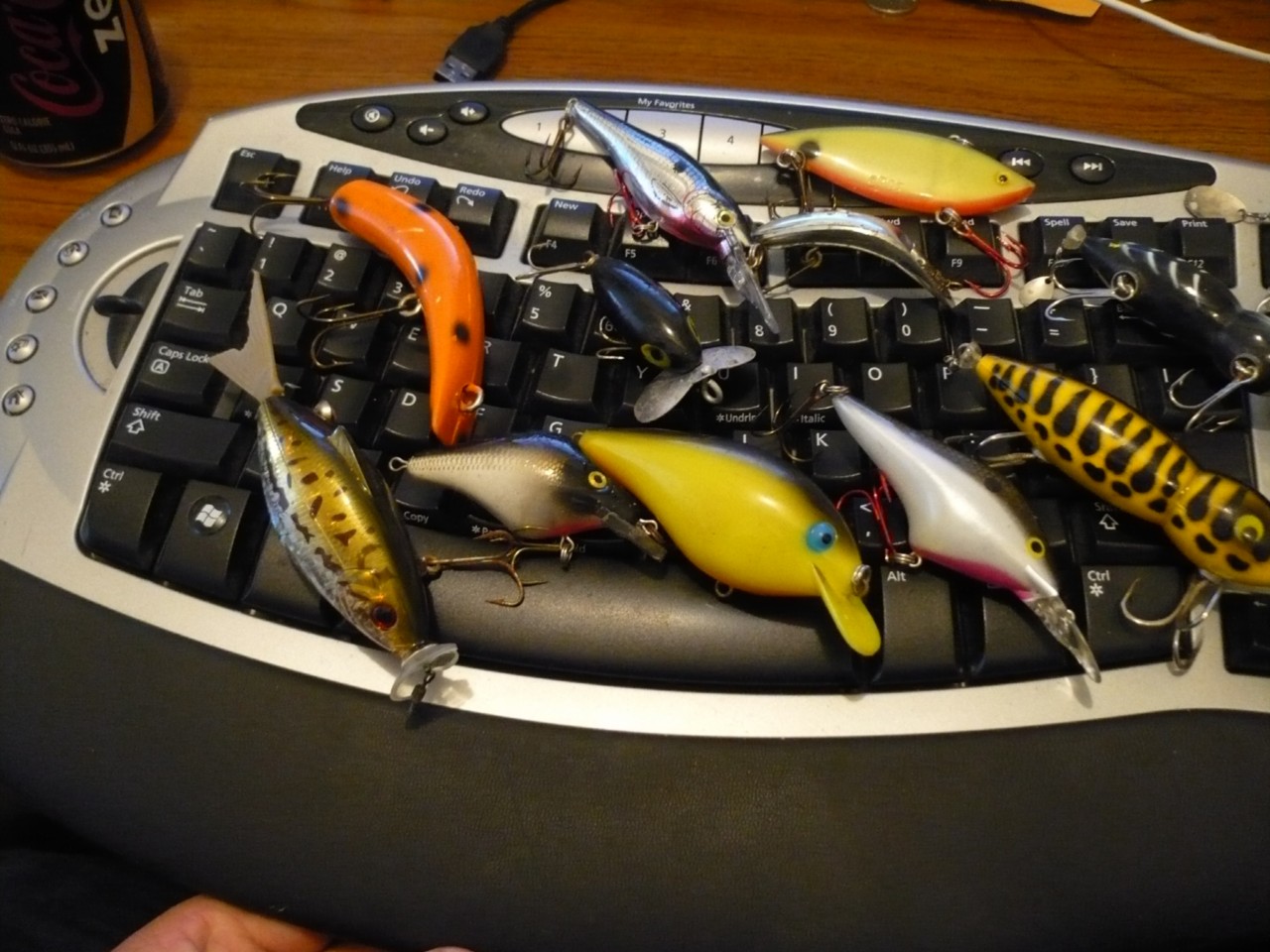 DOZEN COLLECTIBLE ANTIQUE CRANKBAITS ASSORTED LOT OF