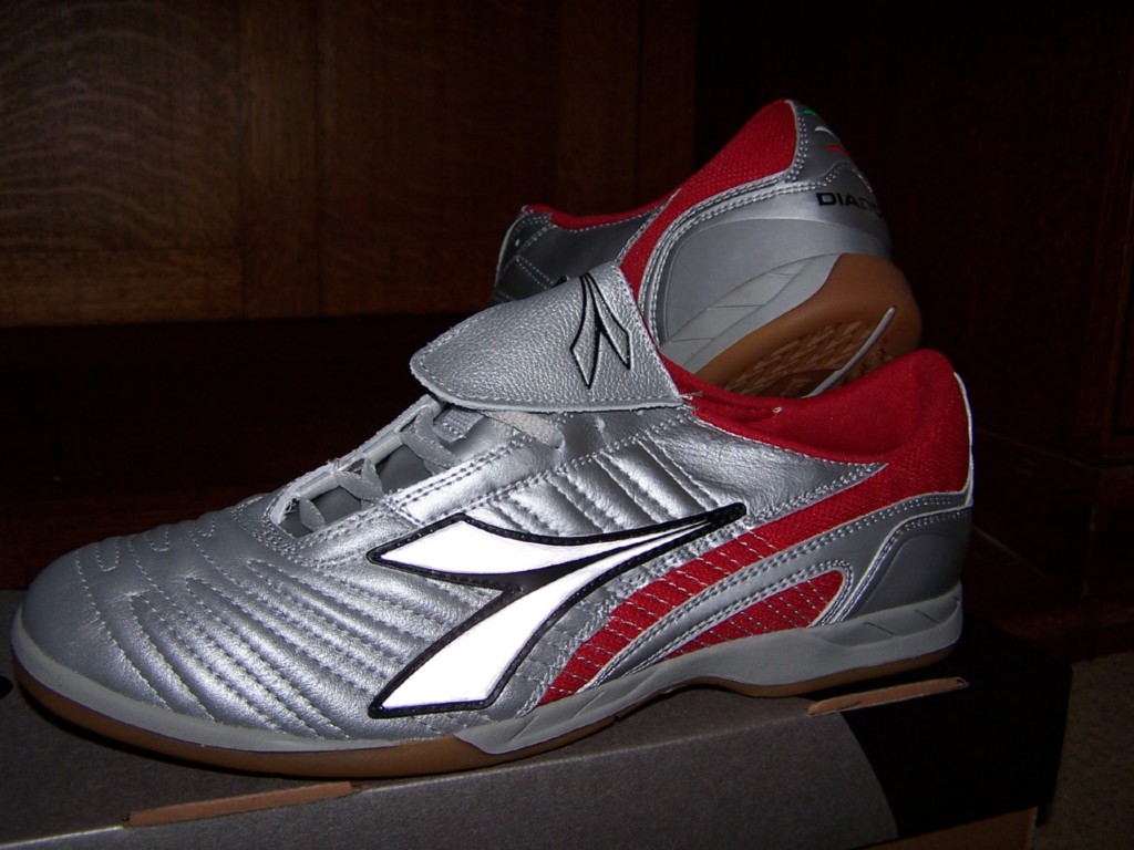 NEW Mens Diadora Azteca Indoor Soccer Running Shoe 12.5
