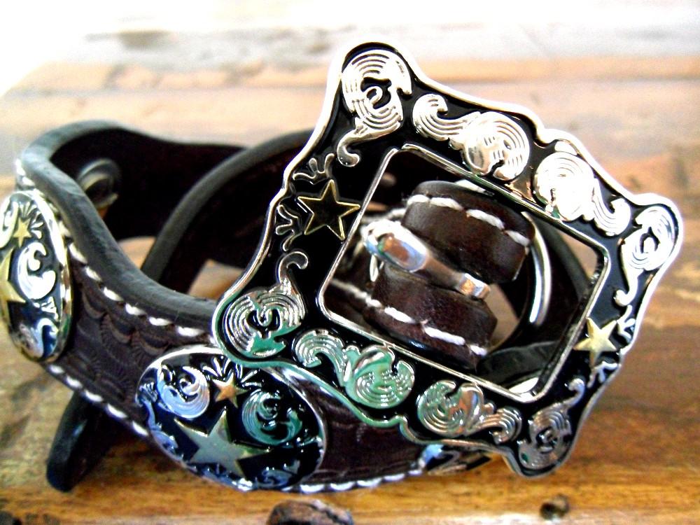 WESTERN-STAR-GENUINE-LEATHER-DOG-COLLAR-W-CONCHOS WESTERN-STAR-GENUINE-LEATHER-DOG-COLLAR-W-CONCHOS