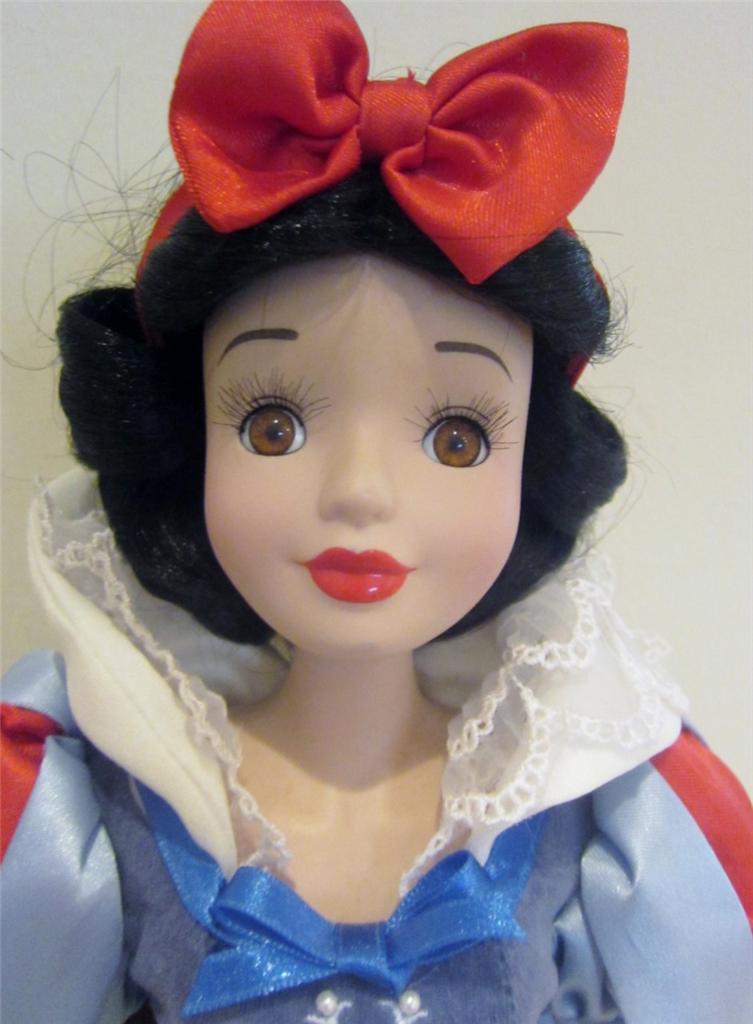 Disney Princess Brass Key Porcelain Doll Snow White 16" LE + Display
