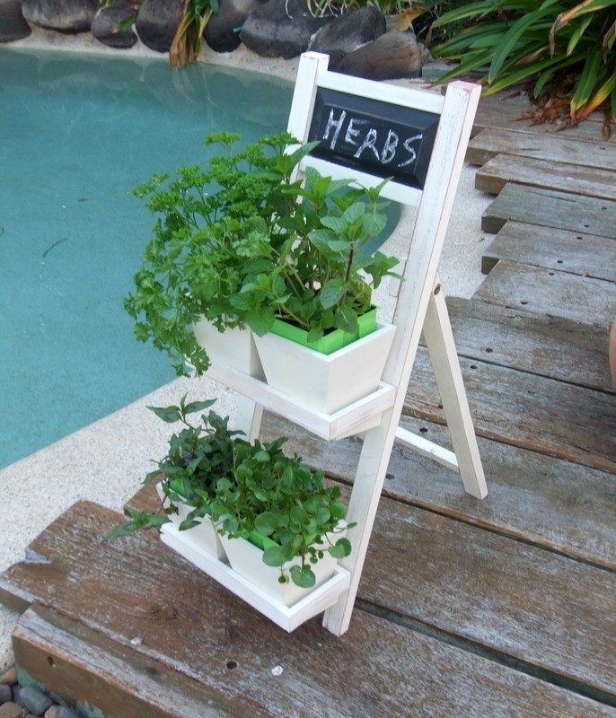 Herb Garden Pot Plant Stand in Shabby Chic Distressed Wood for 4 Plants