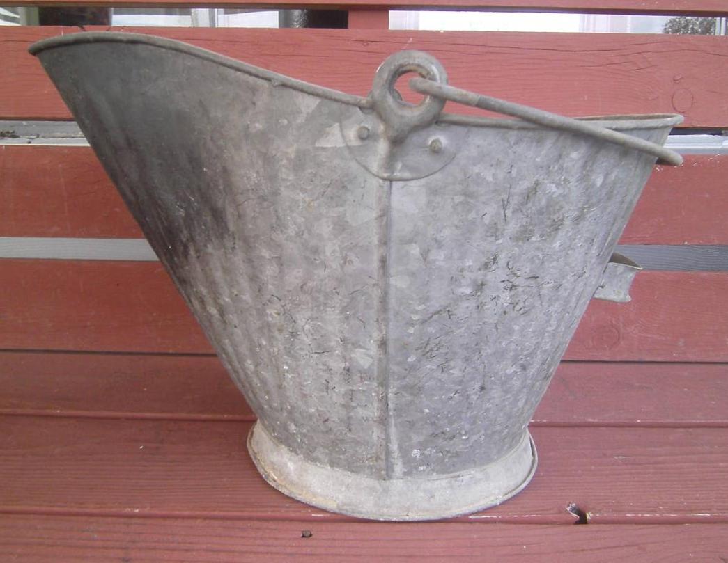 ANTIQUE METAL GALVANIZED STEEL COAL ASH BUCKET PRIMITIVE PAIL SCUTTLE eBay