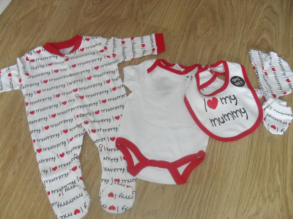 bnwt baby novelty 5 piece sleepsuit i love mummy set hat, bib