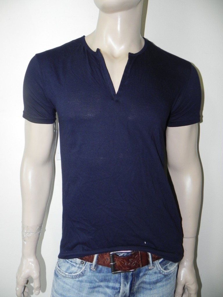 NWT-Armani-Exchange-A-X-Mens-Slim-Muscle-Fit-Split-V-Neck-Shirt