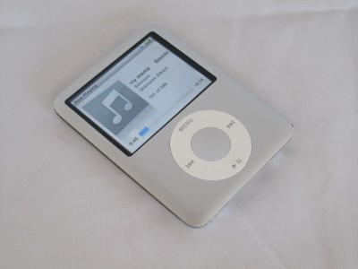 Apple Ipod Nano  Generation Silver on Silver Apple Ipod Nano 4gb 3rd Generation Video Mp3     Tested