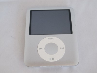 Apple Ipod Nano  Generation Silver on For A Used Silver Apple Ipod Nano 4gb 3rd Generation Mp3 Video Player