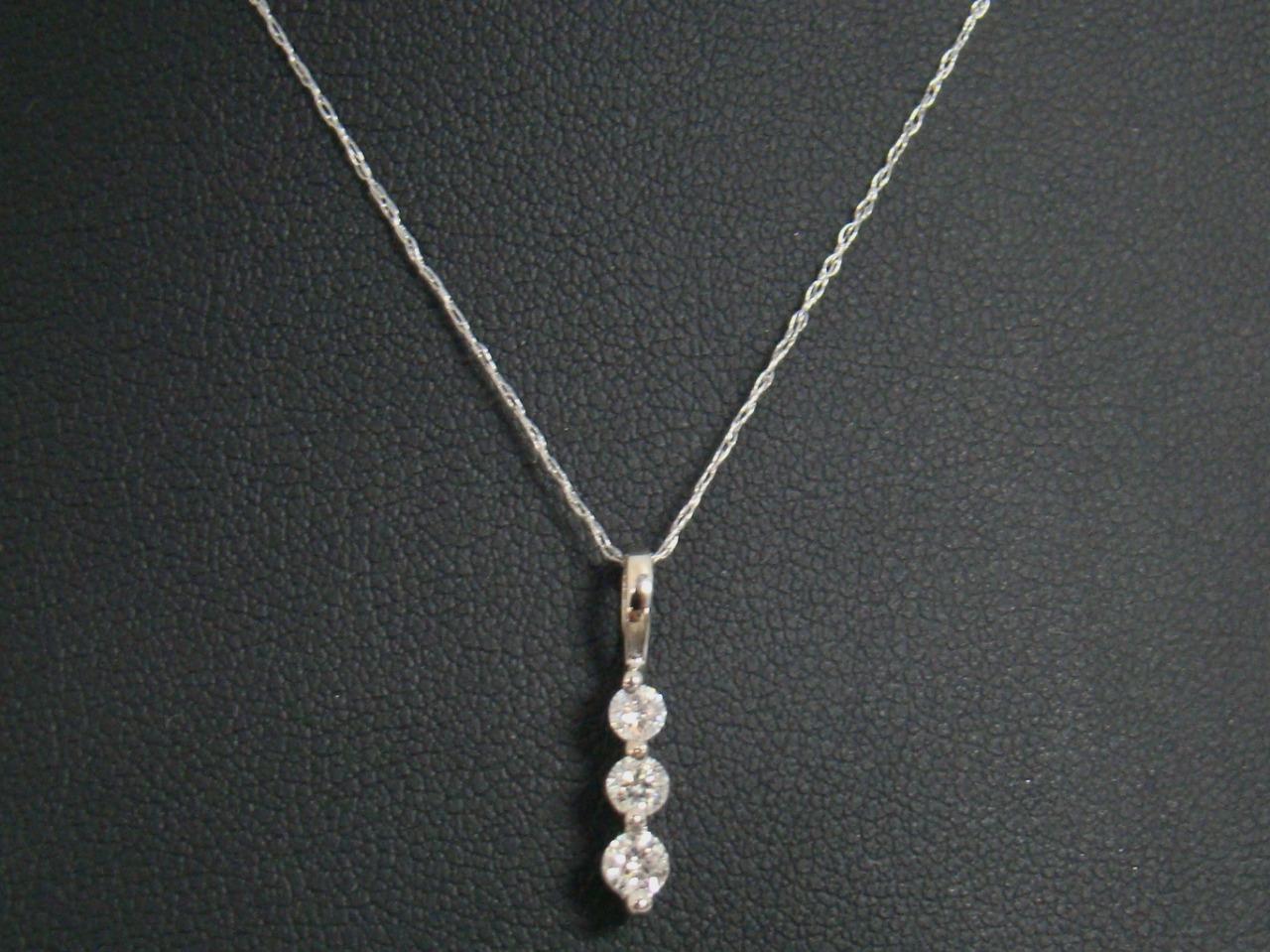 14K WHITE GOLD (3) DIAMOND JOURNEY PENDANT NECKLACE .25 CT TW 19" CHAIN
