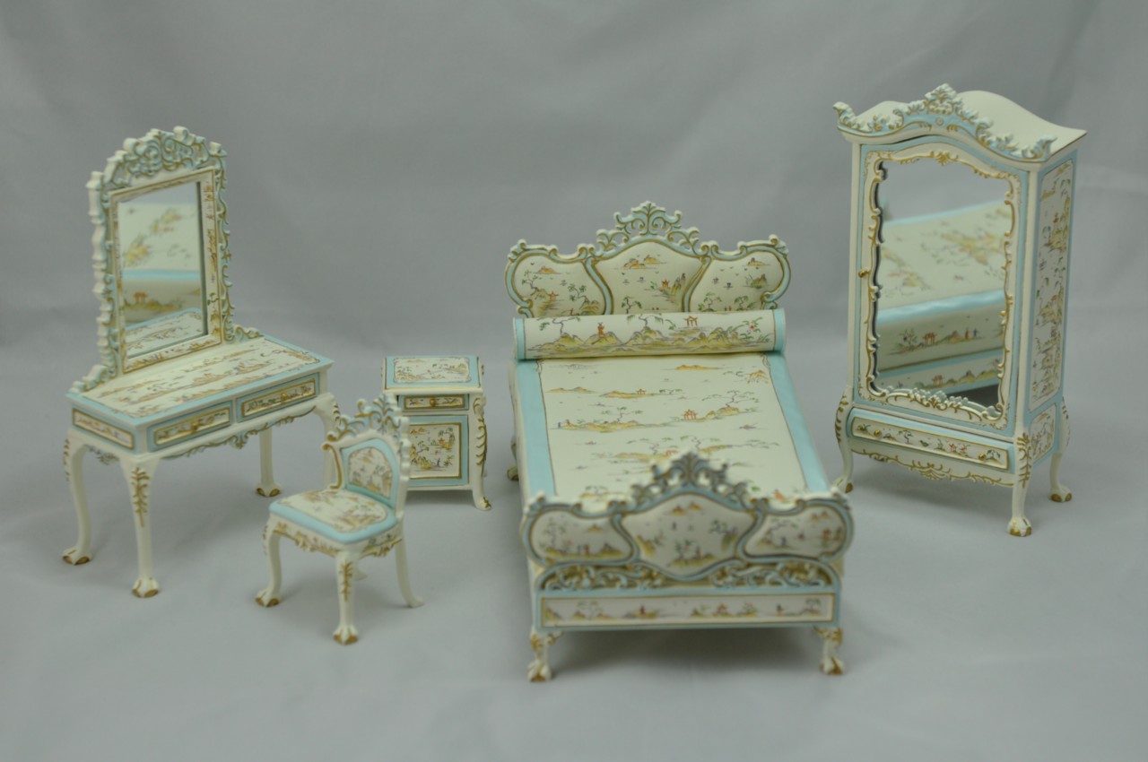 dollhouse furniture for 5 inch dolls