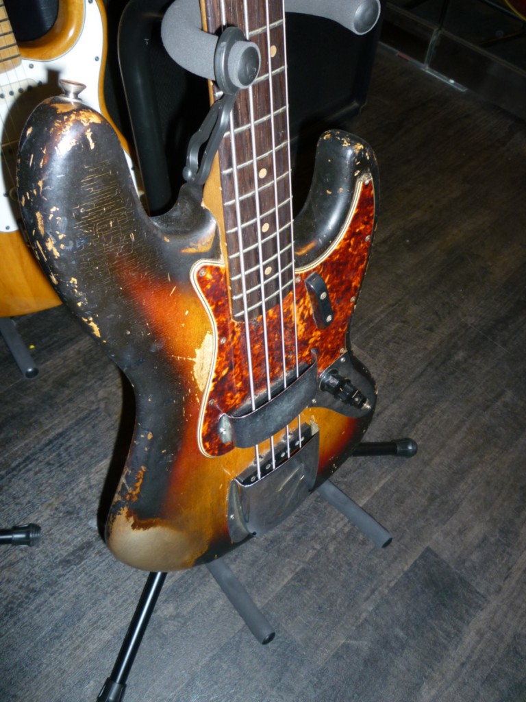http://img.auctiva.com/imgdata/1/3/8/3/6/7/webimg/399288520_o.jpg