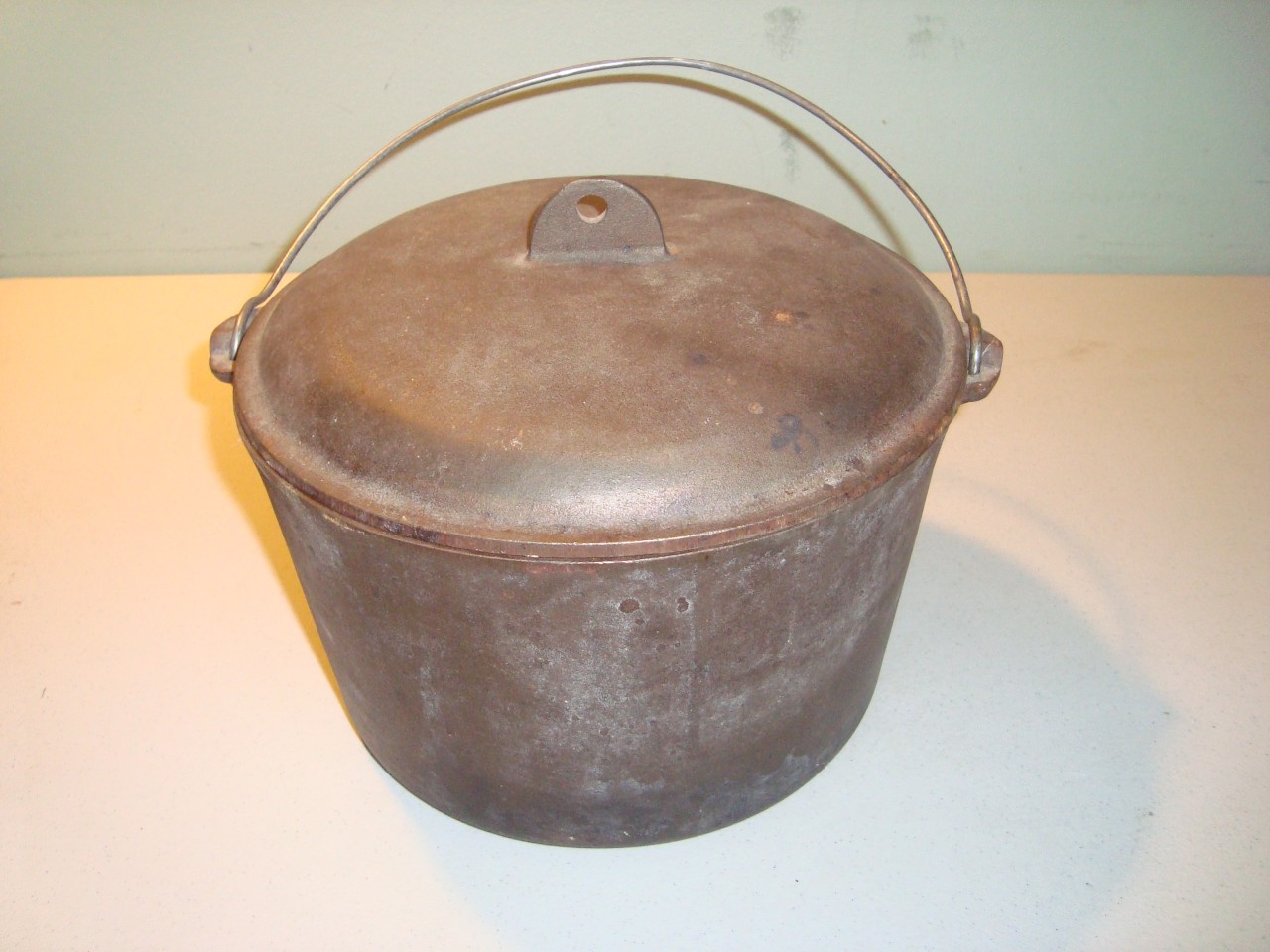 ANTIQUE CAST IRON DUTCH OVEN BIRMINGHAM STOVE & RANGE Co. Marked F.B.P