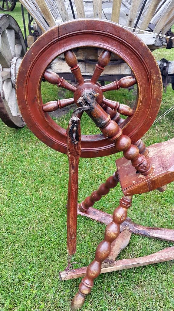 ANTIQUE OLD PRIMITIVE WOODEN SPINNING WHEEL eBay