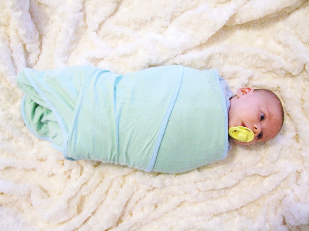 Miracle Blanket Baby Swaddling New Swaddle GREEN Wrap eBay