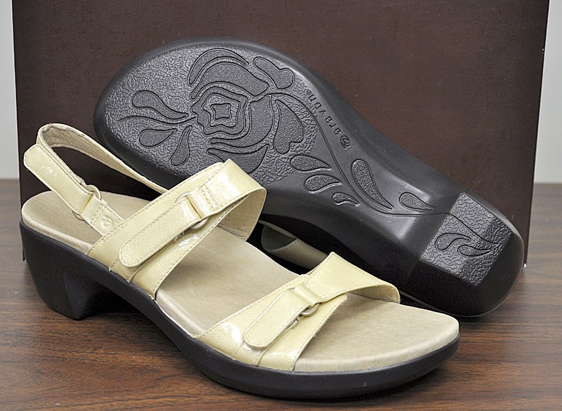 Details about New Aravon Womens Shoes Phoebe Strap Sandal Cream Patent