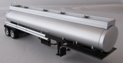 HO-Scale-Dual-Axle-Tanker-Trailer-Silver-Item-PR5275S