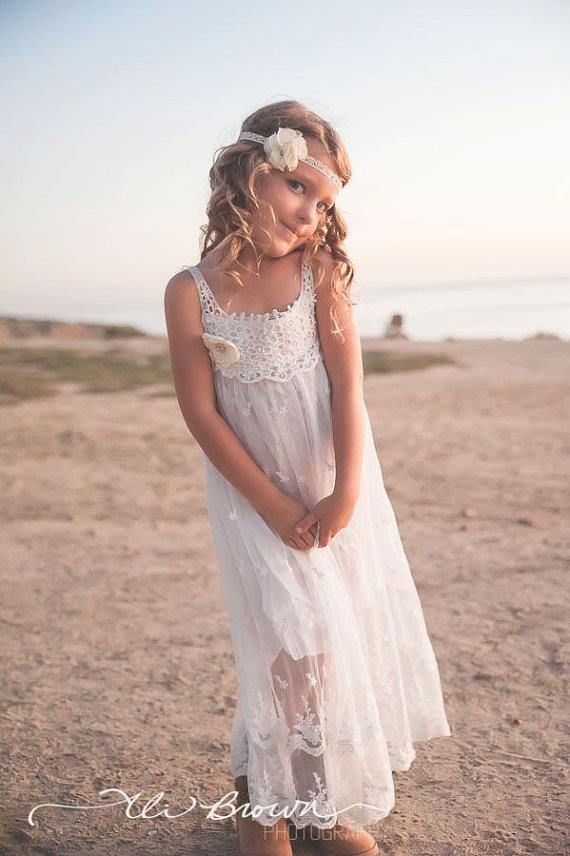 Vintage little girls white dress Vintage little girls white dress agree