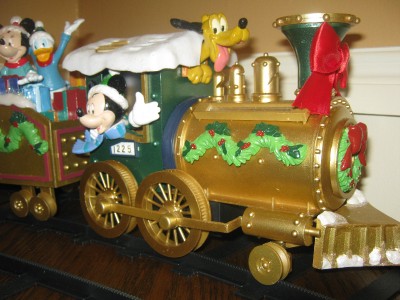 DISNEY MICKEY MOUSE AROUND THE CHRISTMAS TREE TRAIN SET | eBay