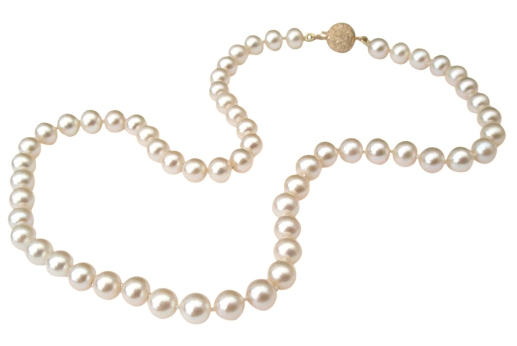 Classic-Cultured-Freshwater-6-7mm-Pearl-Necklace-with-a-pretty-14ct-Gold-Clasp