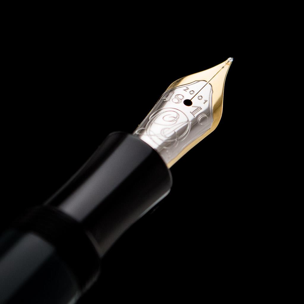 MONTBLANC LIMITED EDITION CHARLES DICKENS WRITERS SERIES FOUNTAIN PEN