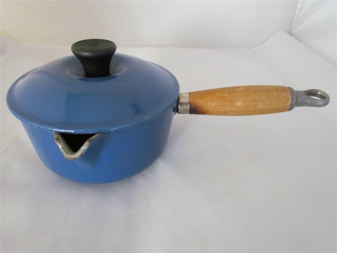 VINTAGE LE CREUSET 14 COBALT BLUE SAUCE POT WOODEN HANDLE SPOUT WITH LID