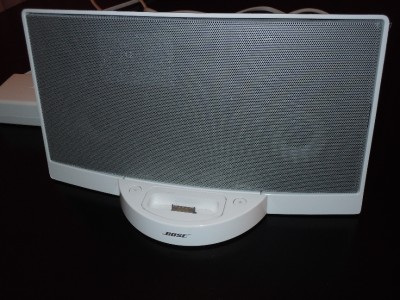 Bose Ipod on For Auction Is This Bose Sounddock Ipod Docking System Awesome Bose