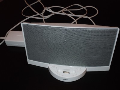 Bose Ipod on For Auction Is This Bose Sounddock Ipod Docking System Awesome Bose