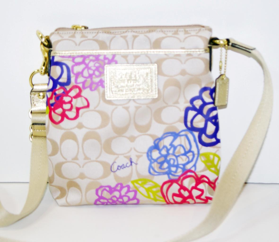 Coach 48335 Daisy Signature Sateen Applique Swingpack Purse Bag Handbag NWT