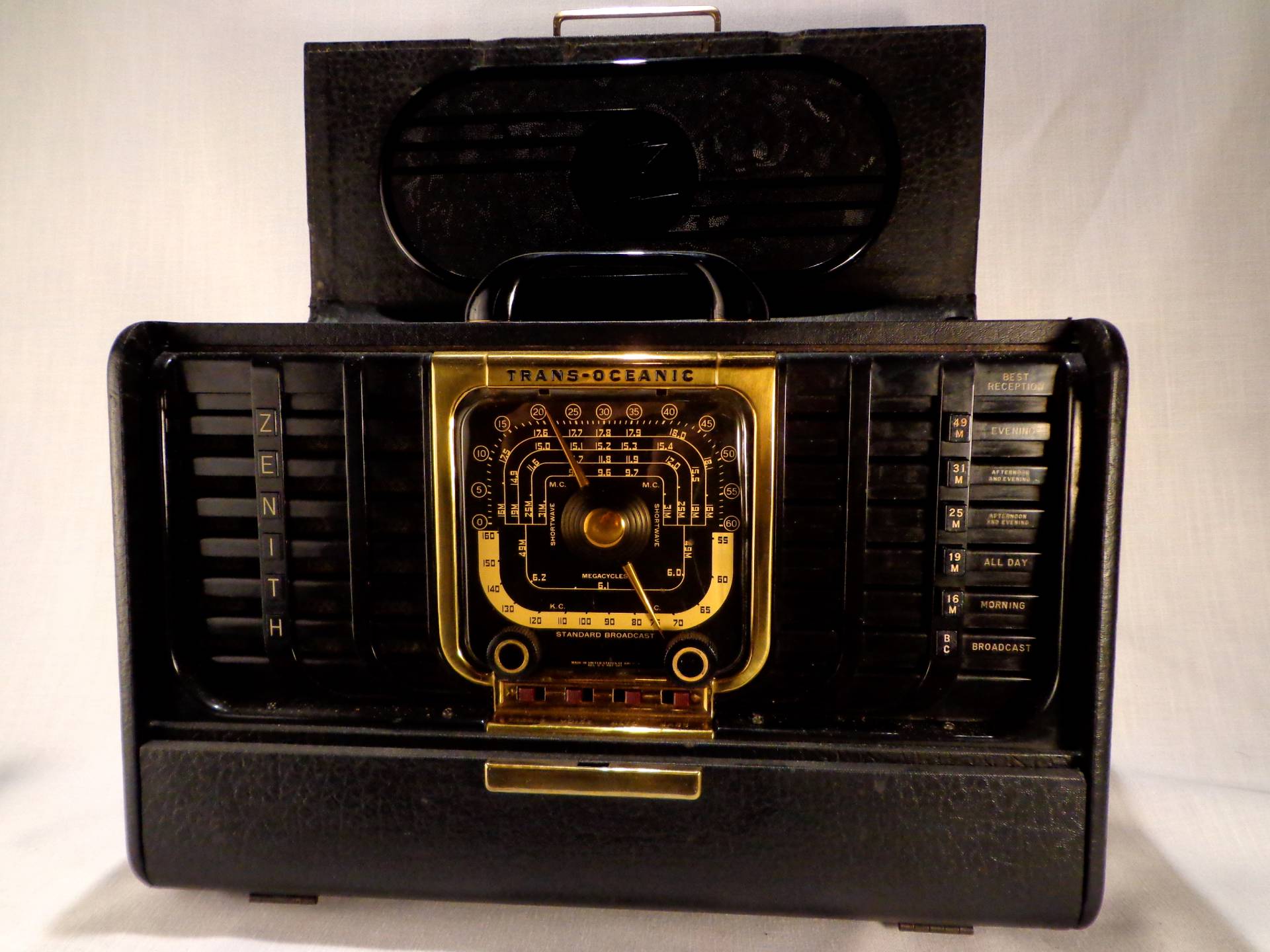 Vintage Zenith TransOceanic ShortWave MultiBand Radio Model 8G005