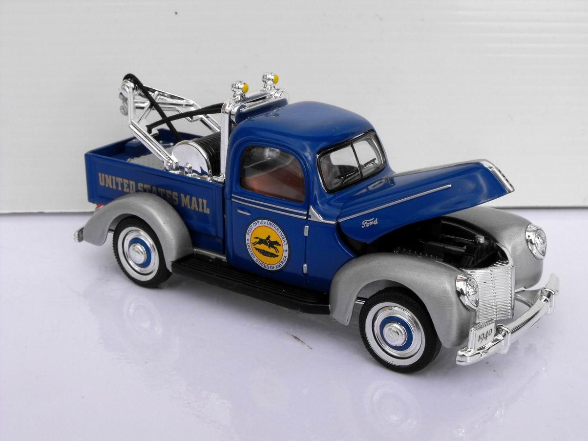 DIE CAST COLLECTABLE US MAIL TOW TRUCK 1940 FORD GOLDEN WHEEL 1