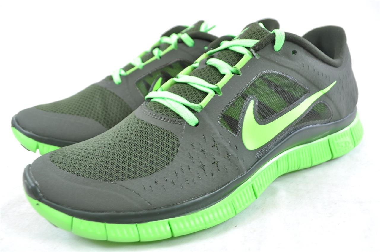 nike mismatched running shoes
