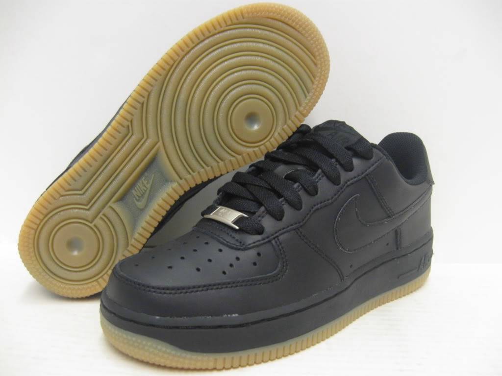 nike women's waffle one stores