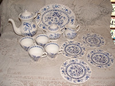 Meakin England Blue Nordic Classic White 12 pc Sugar Creamer
