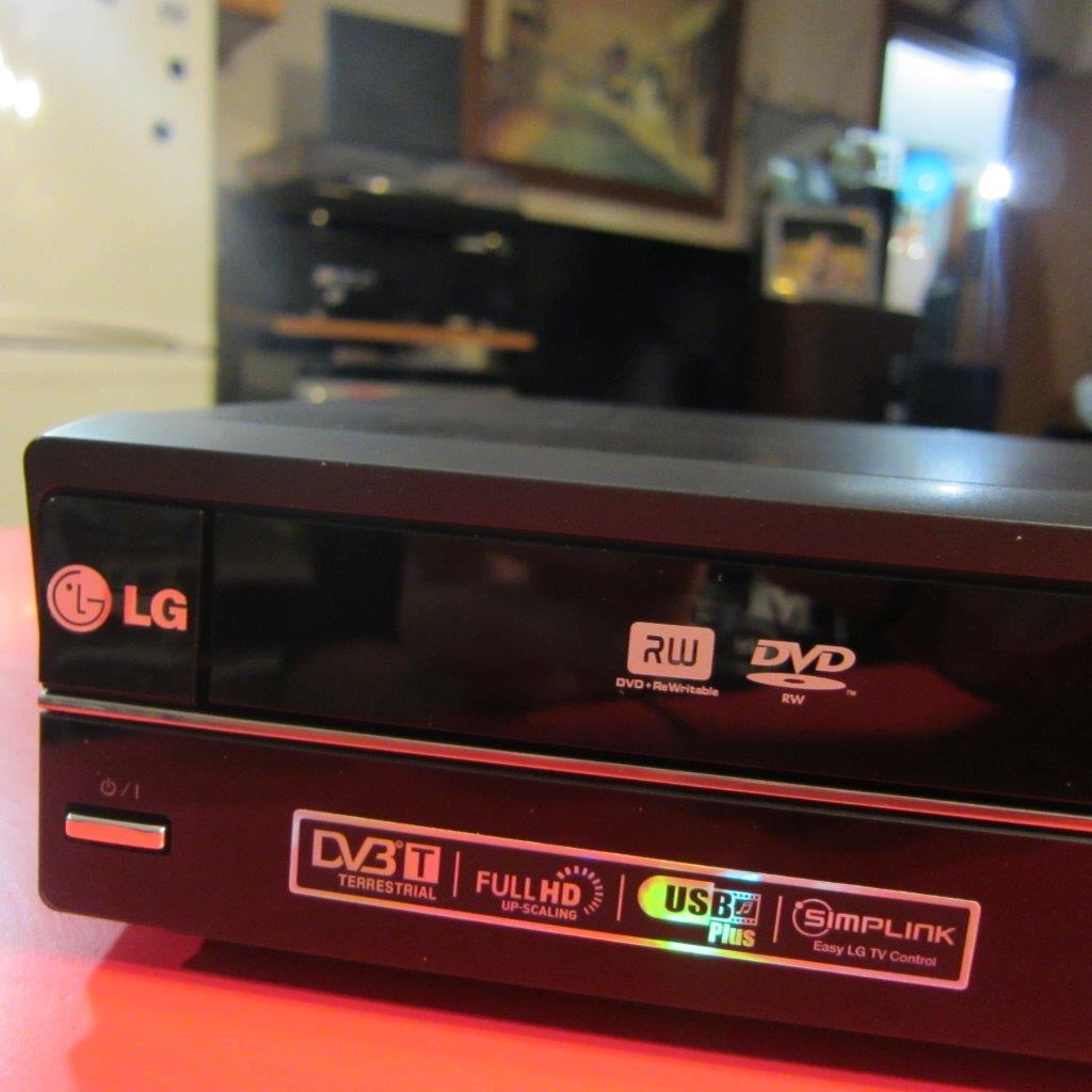 LG RC689D DVD RECORDER/VHS PLAYER COMBO WITH 1080P UPSCALING + REMOTE