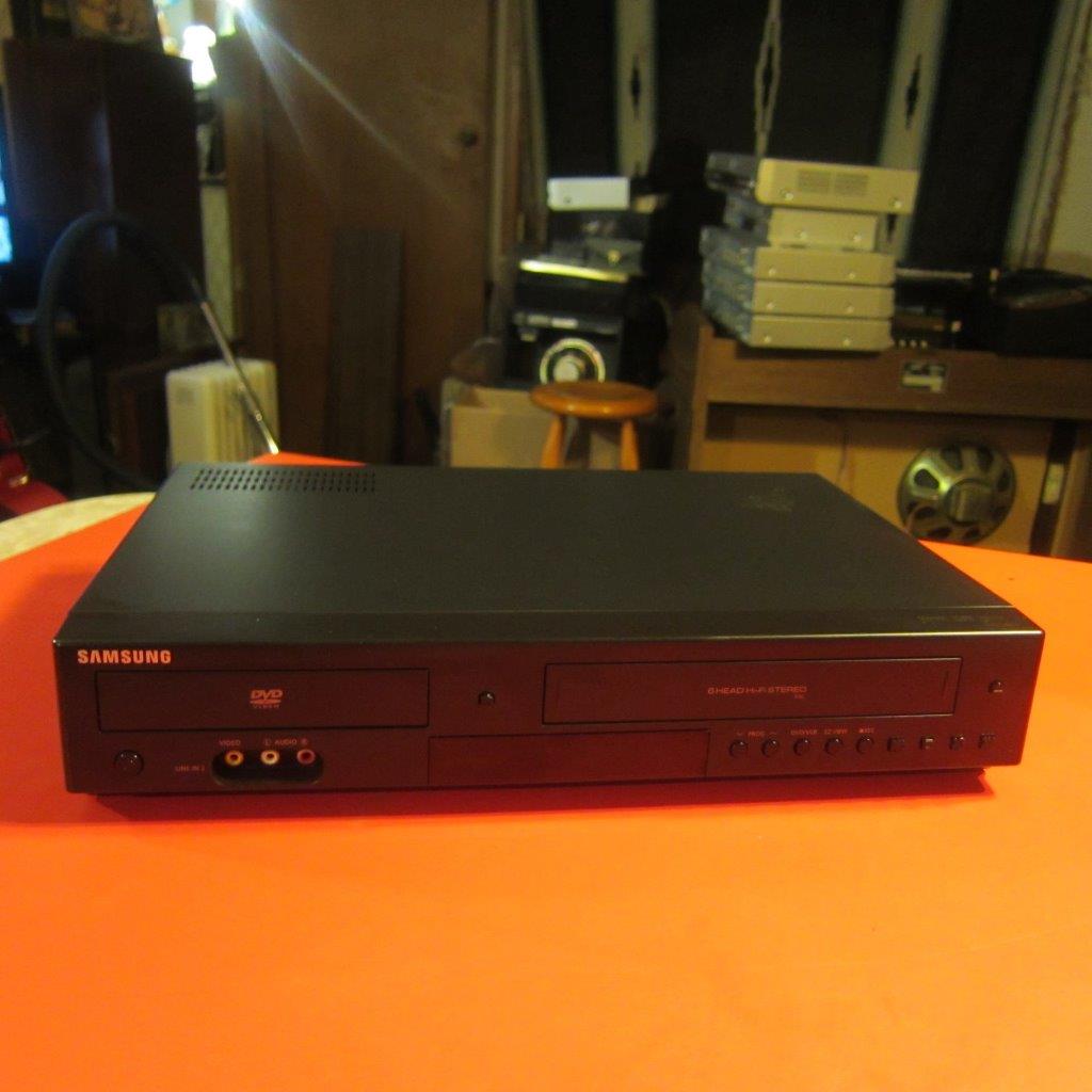 SAMSUNG VCR / DVDV6800 COMBO / 6 HEAD HI FI STEREO WITH REMOTE