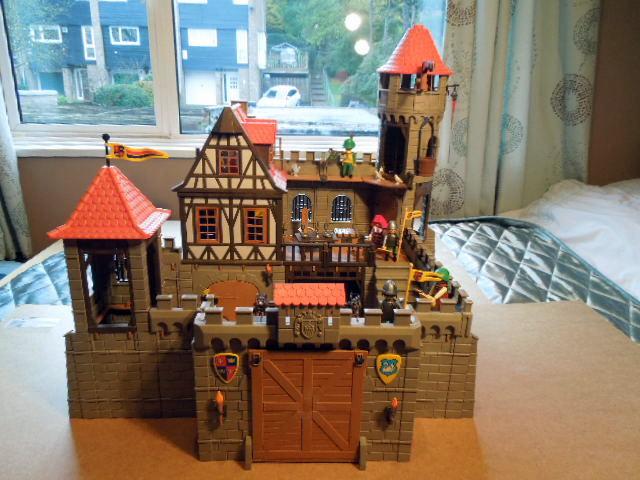 PLAYMOBIL large 3666 Castle with accessories, good condition