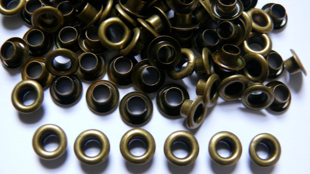 100 Eyelets in Size 200 - 4.2mm in Bronzes & 7 other Colours available