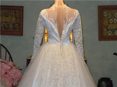 Vintage 1950s Wedding Dresses on Vintage 1950s Chantilly Lace Tulle Wedding Gown Dress W Train