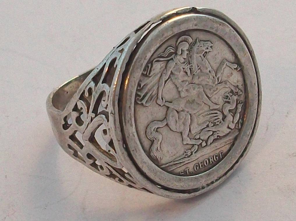 ... VINTAGE STERLING SILVER MENS 'ST GEORGES' SOVEREIGN RING, SIZE Z 12