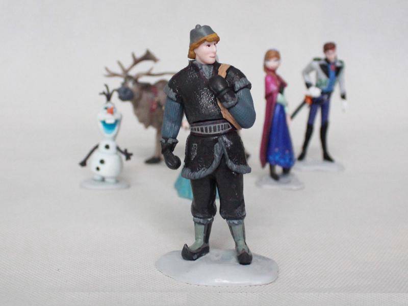 frozen figures set for cake