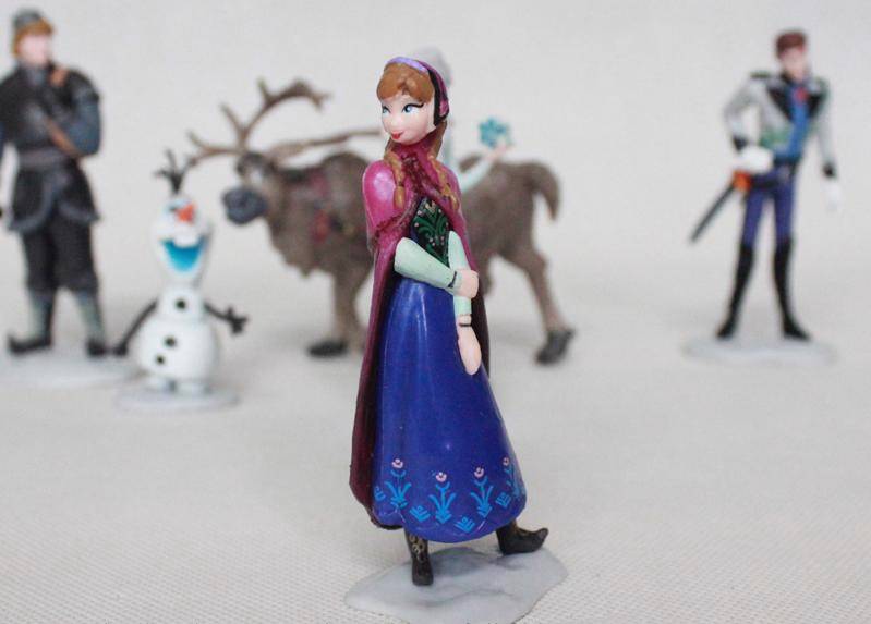 anna elsa and olaf figurines