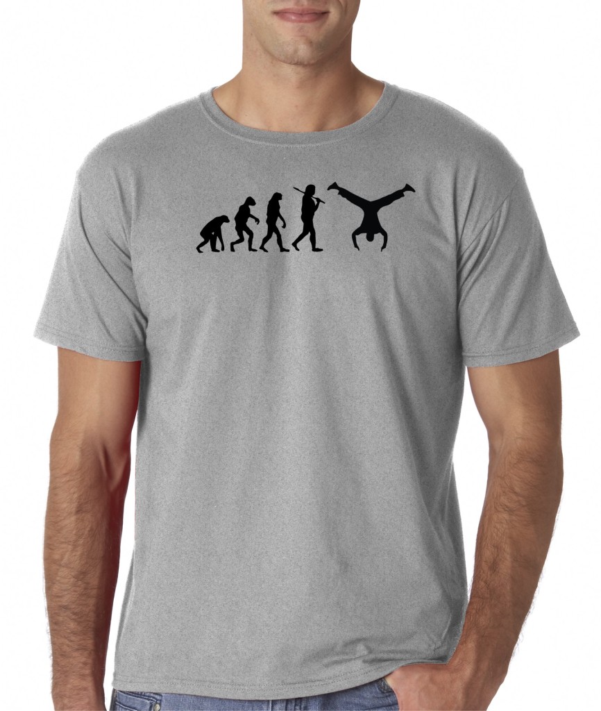 Mens running t shirt Choose a long-sleeve running shirt for those brisk morning jogs, and select a sleeveless t-shirt or tank for a sweltering August afternoon. Fit: Largely a matter of personal preference, some athletes like a tight, slim fit, while others prefer a looser, more airy top.