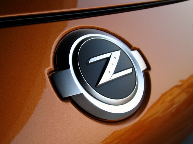 Nissan 350z front z emblem