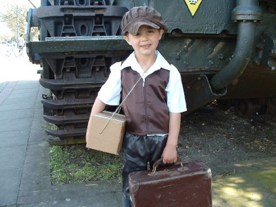 Ww2 Evacuee Clothing