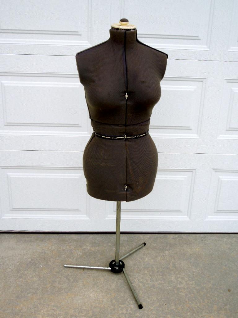 VINTAGE TAILLE ADJUSTABLE FULL SIZE WOMANS DRESS FORM WITH BASE