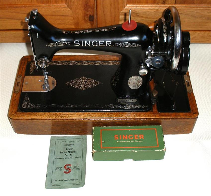 STUNNING VINTAGE SINGER 99k HAND CRANK SEWING MACHINE WITH BENTWOOD CASE.
