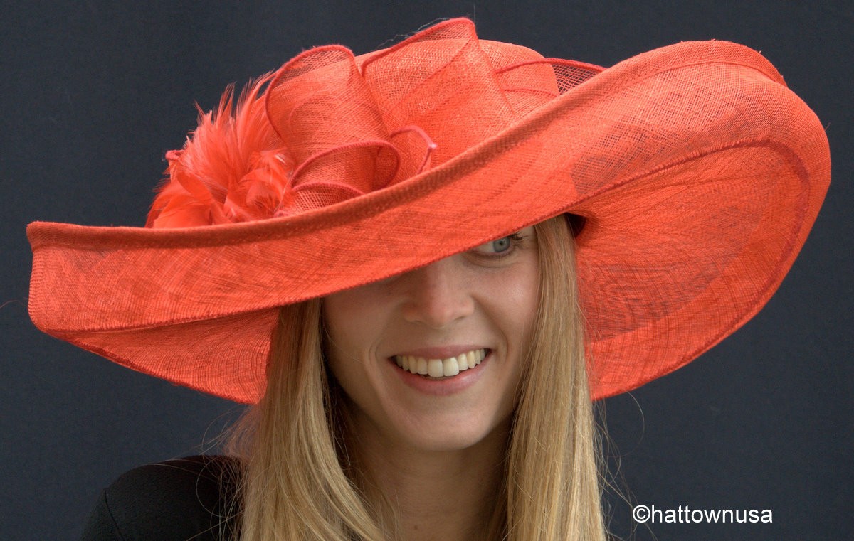 PACKWOOD GRAND Derby Hat Salon 1 at thritingetfc7.cf features ladies' custom big brimmed fancy hats created especially for the Kentucky Derby and Oaks races. These make perfect hats for the Preakness Stakes, Belmont and Queen's Plate as well!